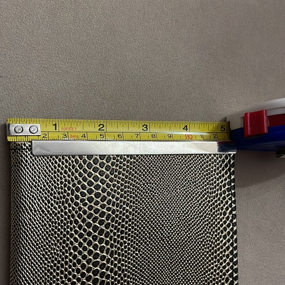 3/$15 2 cute clutches - Picture 6 of 6